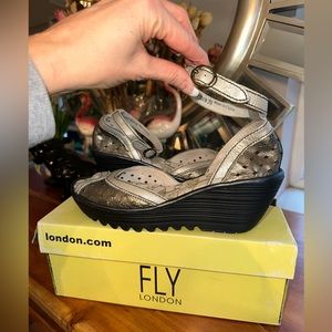 Fly London 39 sandal silver NEW